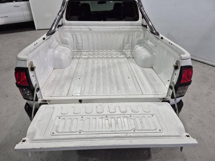 2017 Toyota Hilux SR GGN125R 4X4 Dual Range Glacier White