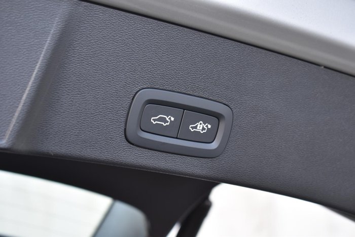 2025 Volvo XC40 Plus B4 MY25 Silver Dawn