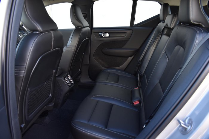 2025 Volvo XC40 Plus B4 MY25 Silver Dawn