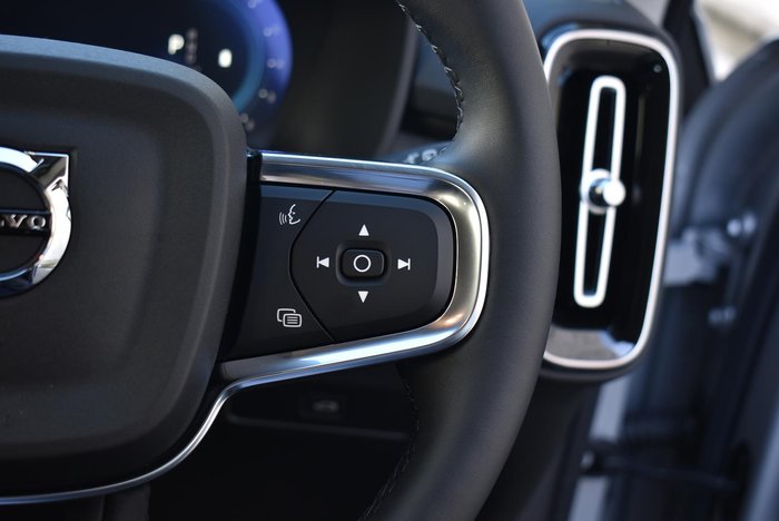 2025 Volvo XC40 Plus B4 MY25 Silver Dawn