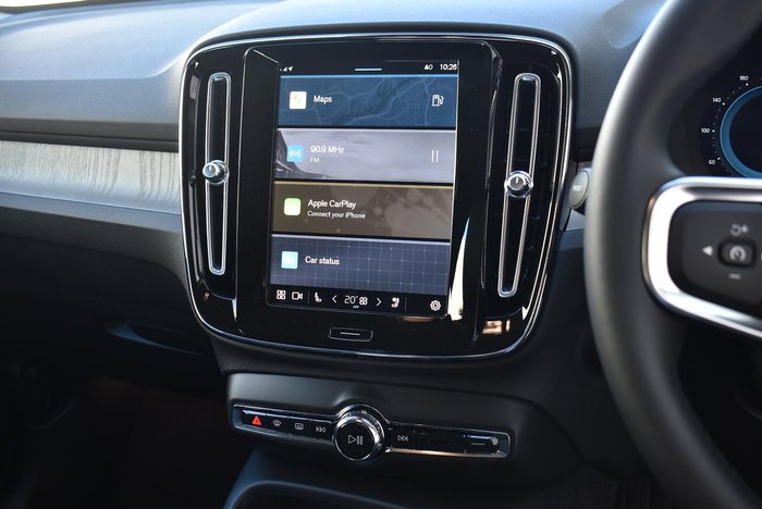 2025 Volvo XC40 Plus B4 MY25 Silver Dawn