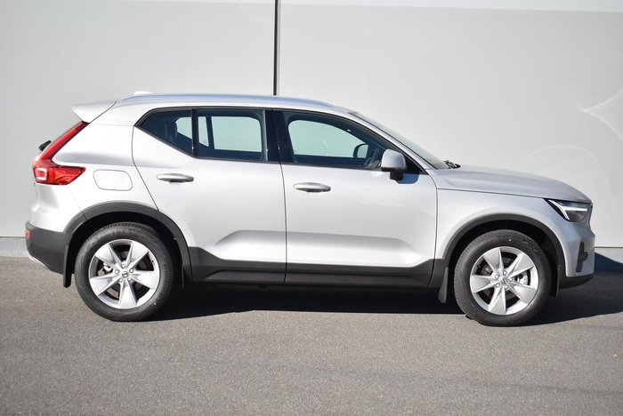 2025 Volvo XC40 Plus B4 MY25 Silver Dawn