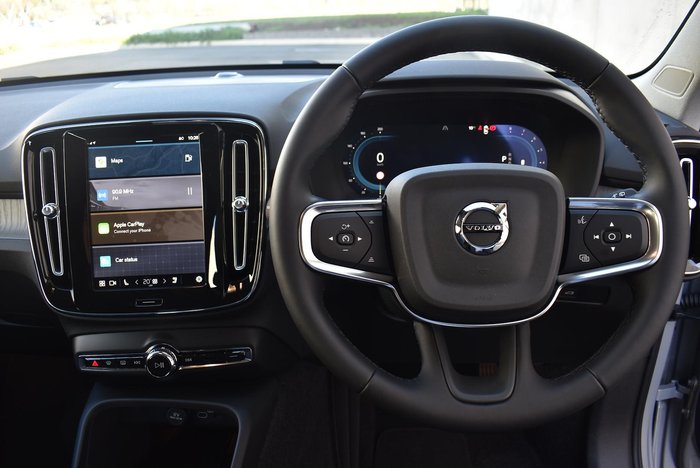 2025 Volvo XC40 Plus B4 MY25 Silver Dawn