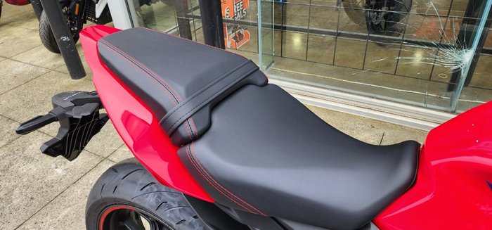 2025 Honda CBR650R RED