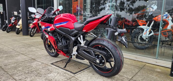 2025 Honda CBR650R RED
