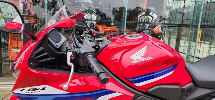 2025 Honda CBR650R RED