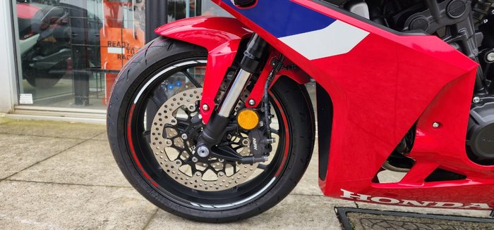 2025 Honda CBR650R RED
