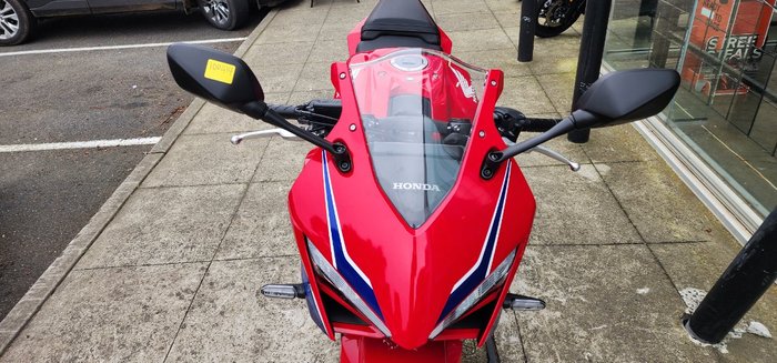 2025 Honda CBR650R RED