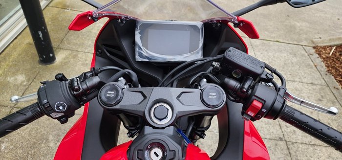 2025 Honda CBR650R RED