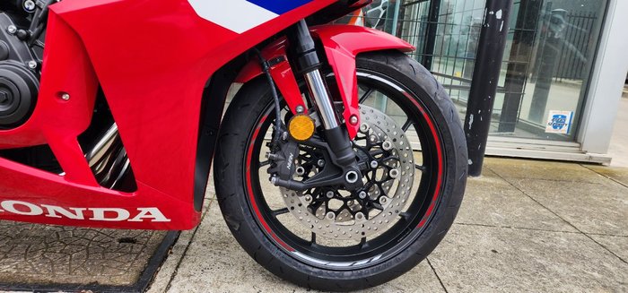 2025 Honda CBR650R RED