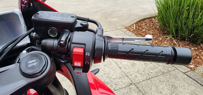 2025 Honda CBR650R RED