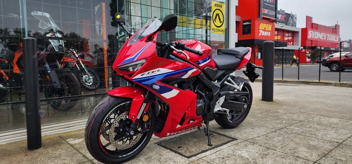 2025 Honda CBR650R RED