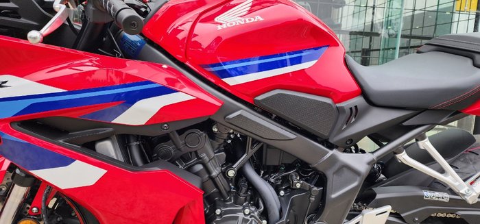 2025 Honda CBR650R RED