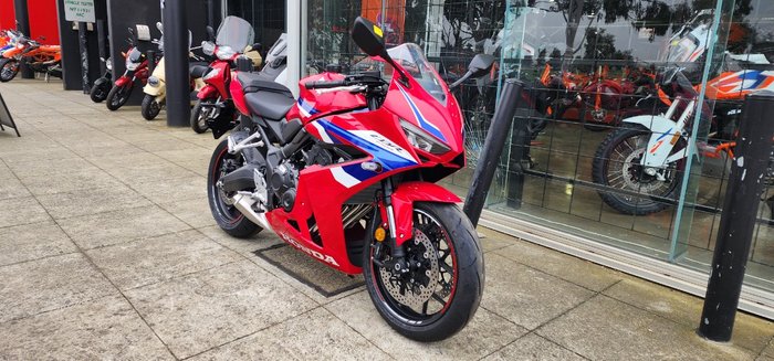 2025 Honda CBR650R RED