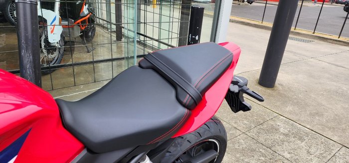 2025 Honda CBR650R RED