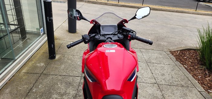 2025 Honda CBR650R RED