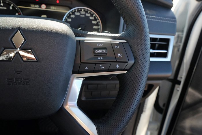 2024 Mitsubishi Outlander LS
