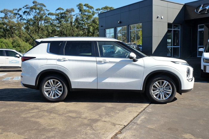 2024 Mitsubishi Outlander LS