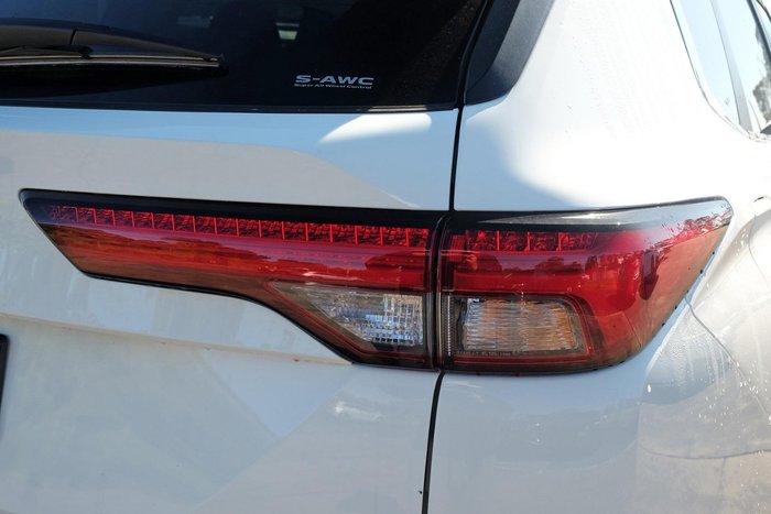 2024 Mitsubishi Outlander LS