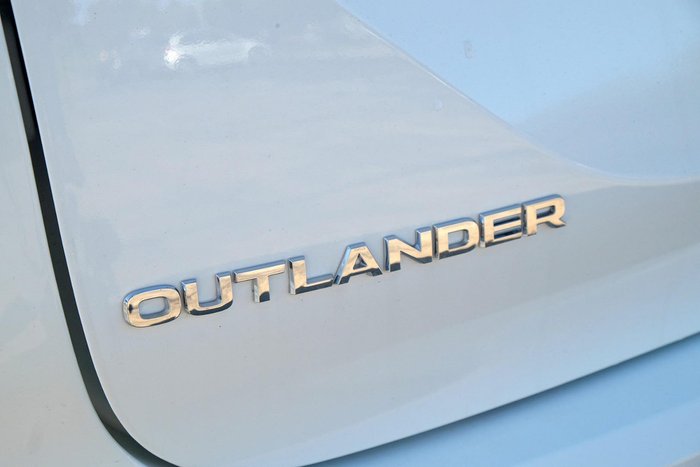 2024 Mitsubishi Outlander LS