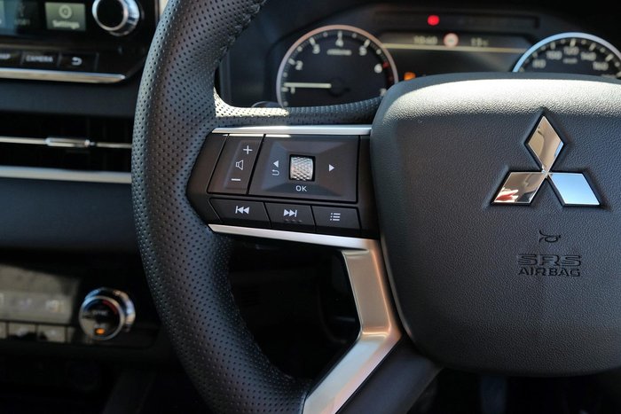 2024 Mitsubishi Outlander LS