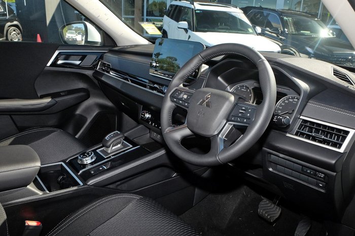 2024 Mitsubishi Outlander LS