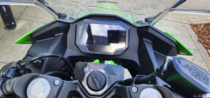 2025 Kawasaki NINJA 500 SE (LAMS) GREEN
