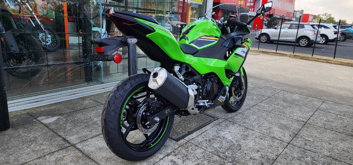 2025 Kawasaki NINJA 500 SE (LAMS) GREEN