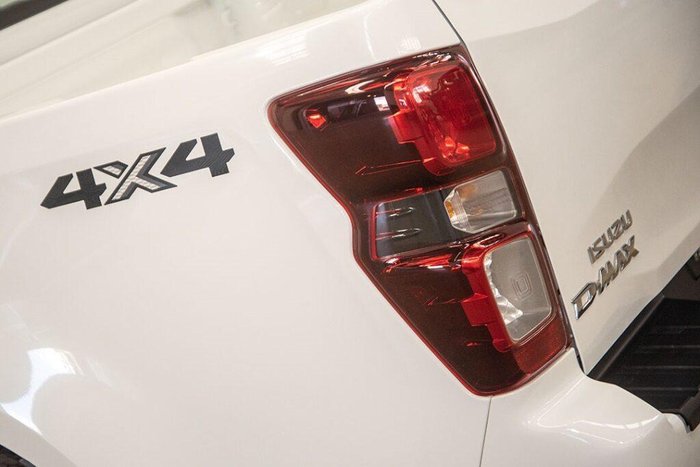 2025 Isuzu D-MAX LS-M