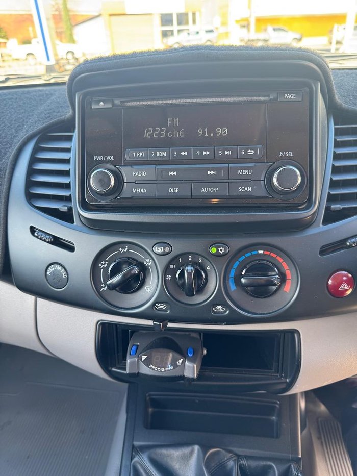 2014 Mitsubishi Triton GLX MN MY15 4X4 Dual Range White