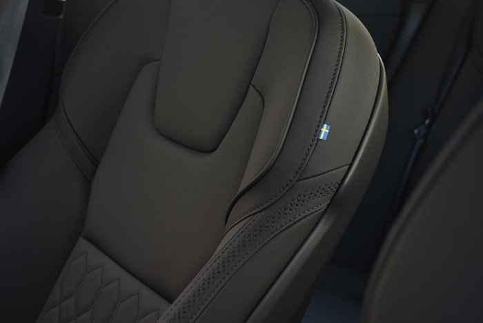 2025 Volvo XC60 Plus B5 Bright