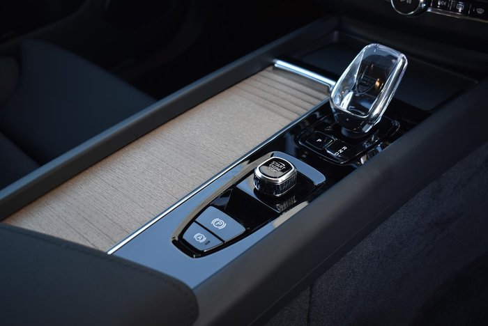 2025 Volvo XC60 Plus B5 Bright