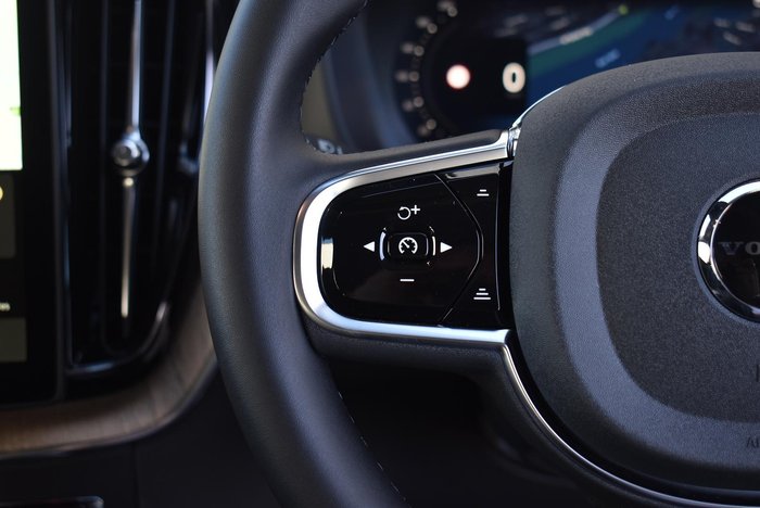 2025 Volvo XC60 Plus B5 Bright