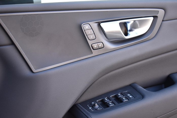 2025 Volvo XC60 Plus B5 Bright