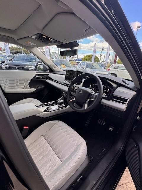 2025 Mitsubishi Outlander Exceed