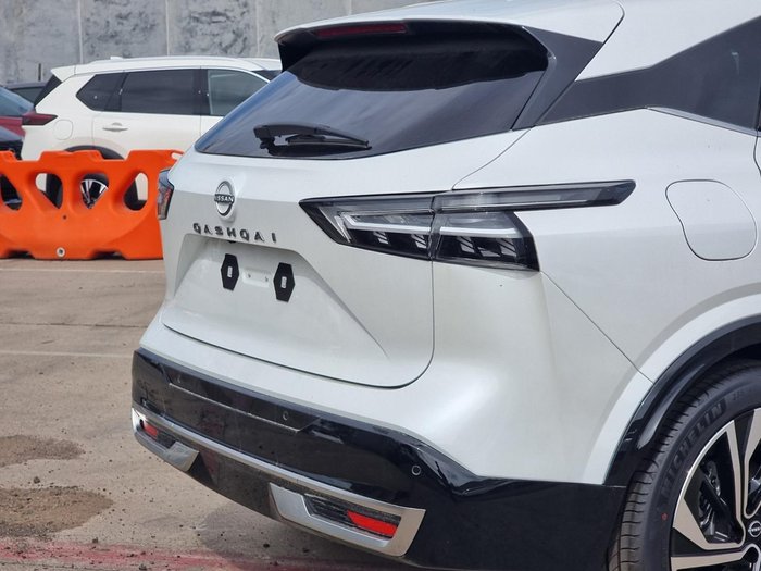 2025 Nissan QASHQAI Ti-L J12 MY25 Pearl White with Onyx Black Roof