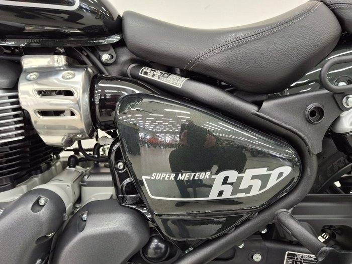 2025 Royal Enfield SUPER METEOR 650 Green