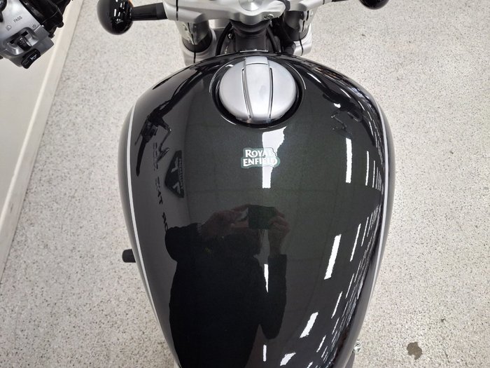 2025 Royal Enfield SUPER METEOR 650 Green