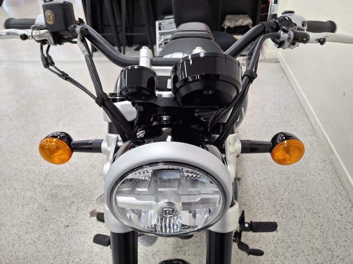 2025 Royal Enfield SUPER METEOR 650 Green