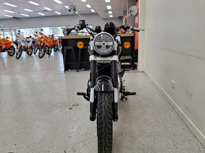 2025 Royal Enfield SUPER METEOR 650 Green