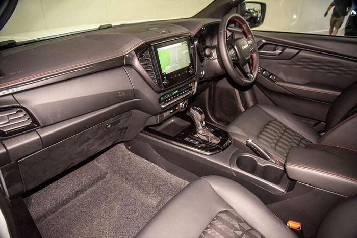 2025 Isuzu D-MAX X-TERRAIN