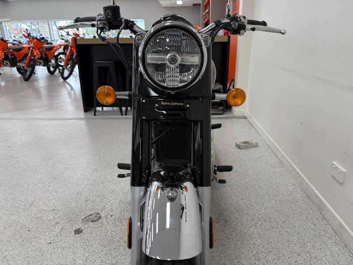 2025 Royal Enfield CLASSIC 650 Black