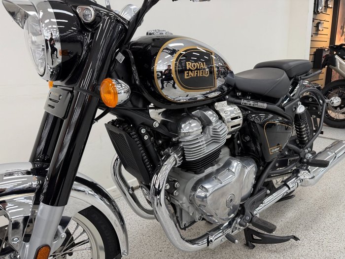 2025 Royal Enfield CLASSIC 650 Black