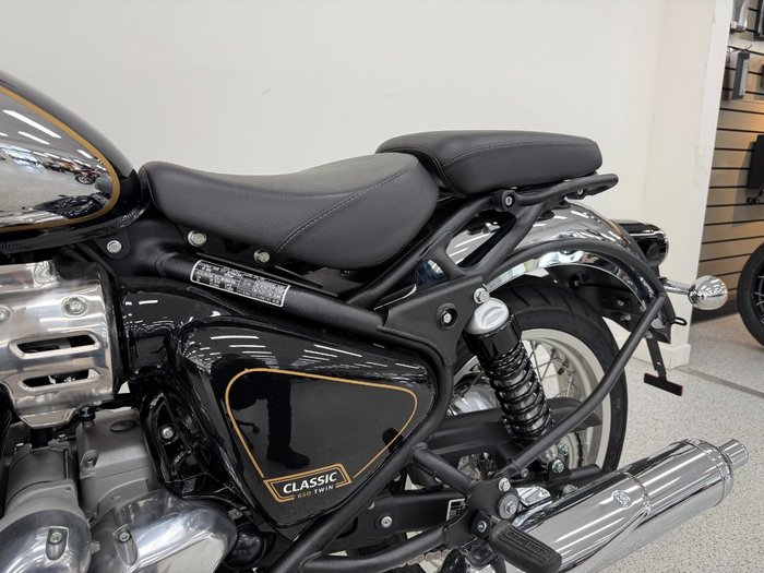2025 Royal Enfield CLASSIC 650 Black
