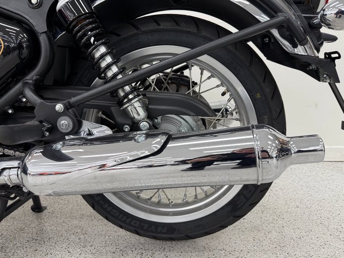 2025 Royal Enfield CLASSIC 650 Black