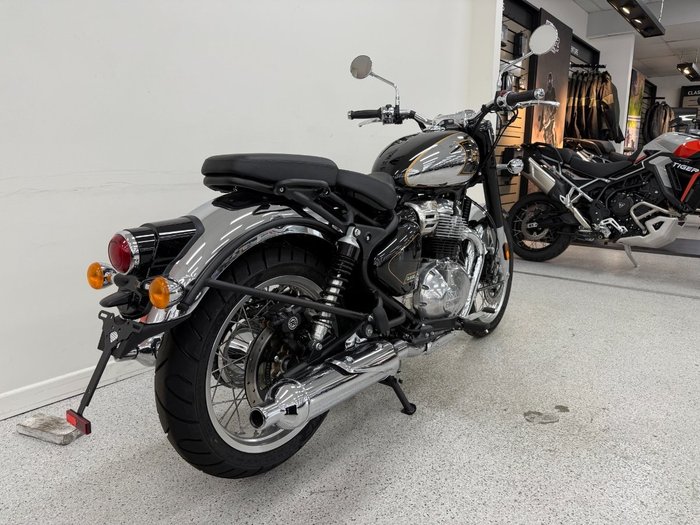 2025 Royal Enfield CLASSIC 650 Black