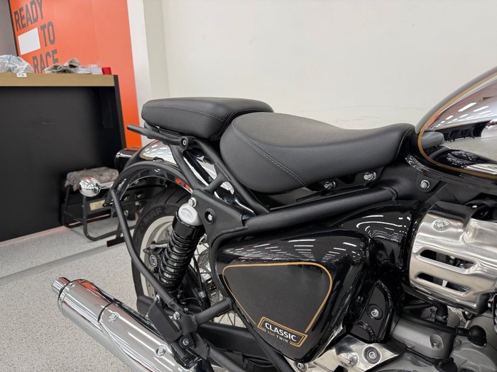 2025 Royal Enfield CLASSIC 650 Black