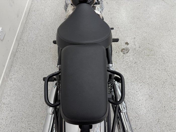 2025 Royal Enfield CLASSIC 650 Black