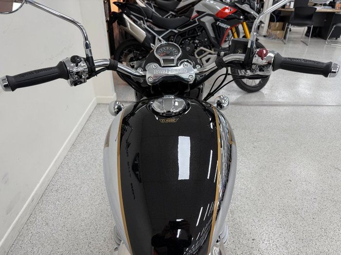 2025 Royal Enfield CLASSIC 650 Black