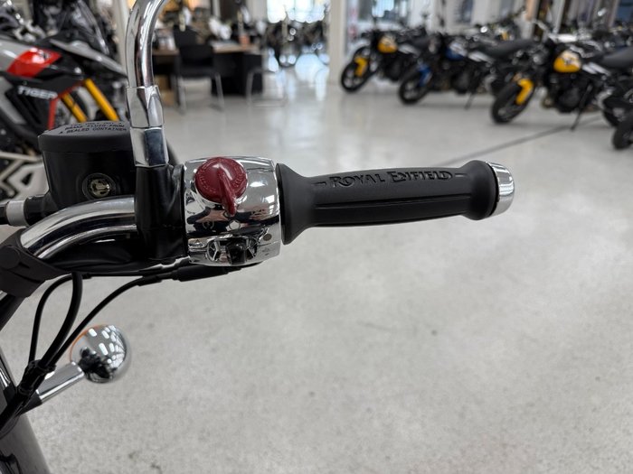 2025 Royal Enfield CLASSIC 650 Black